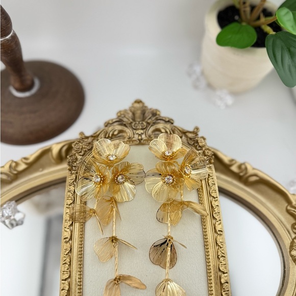 Famous Kate Middleton Floral Cascade Earrings-Zara - Picture 13 of 16